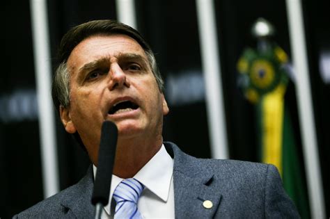 bolsonaro deixa o brasil
